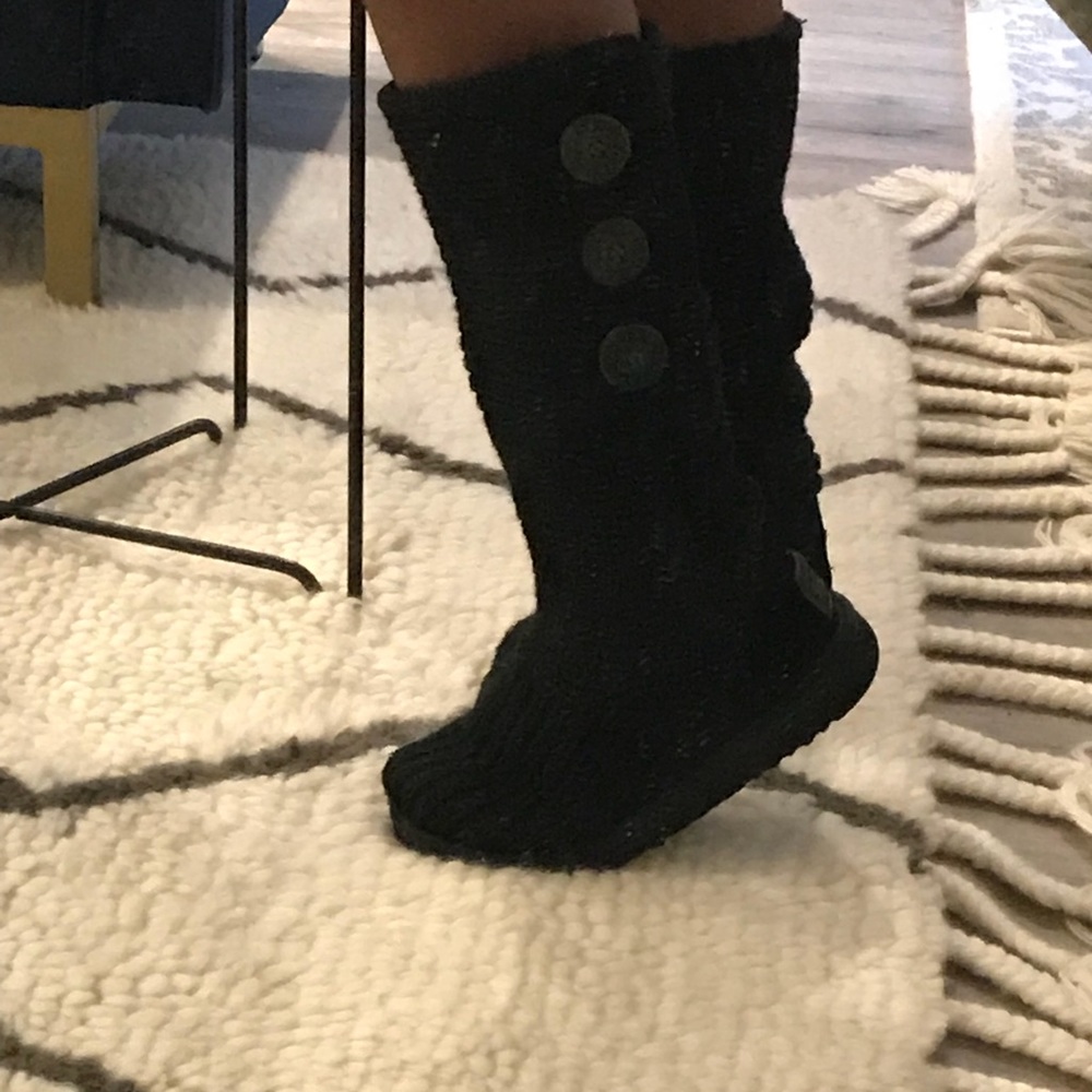 UGG women’s Classic Cardy Boot- Size 5